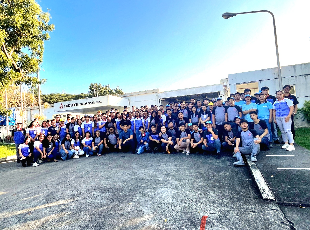 ARKTECH PHILIPPINES INC. の工場・スタッフ