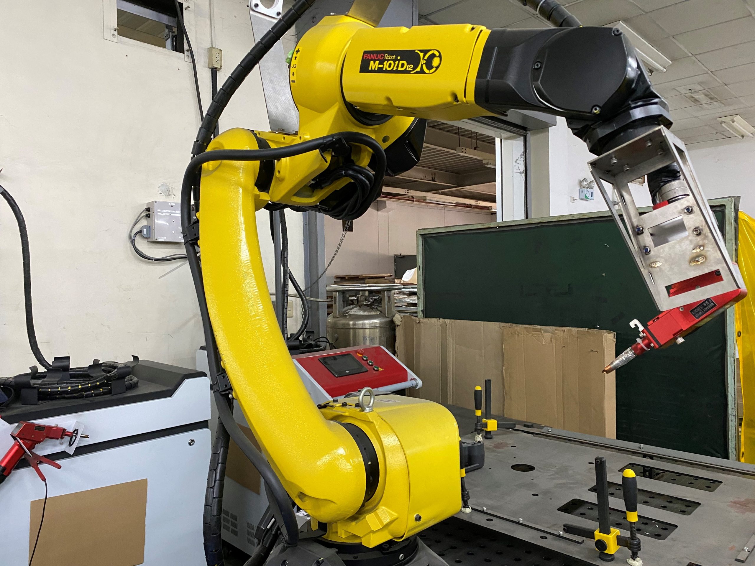 FANUC ハンドリングロボット