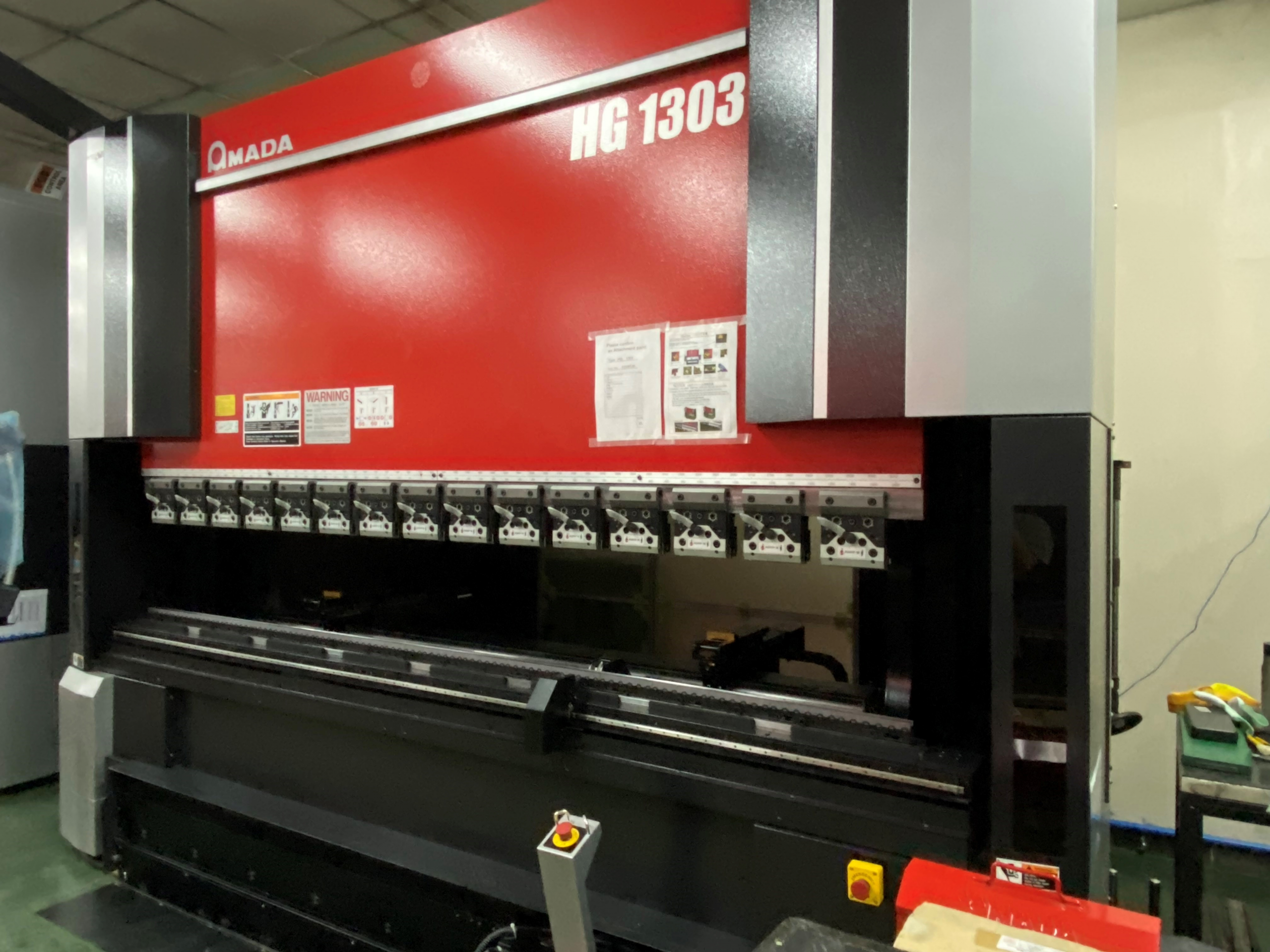 AMADA HG1303 ベンディングマシン